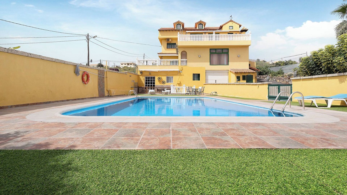 Granadilla de Abona Apartment | Vacation Home 'P Armonia Rural' with Sea View, Terrace, Shared Pool & Wi-Fi