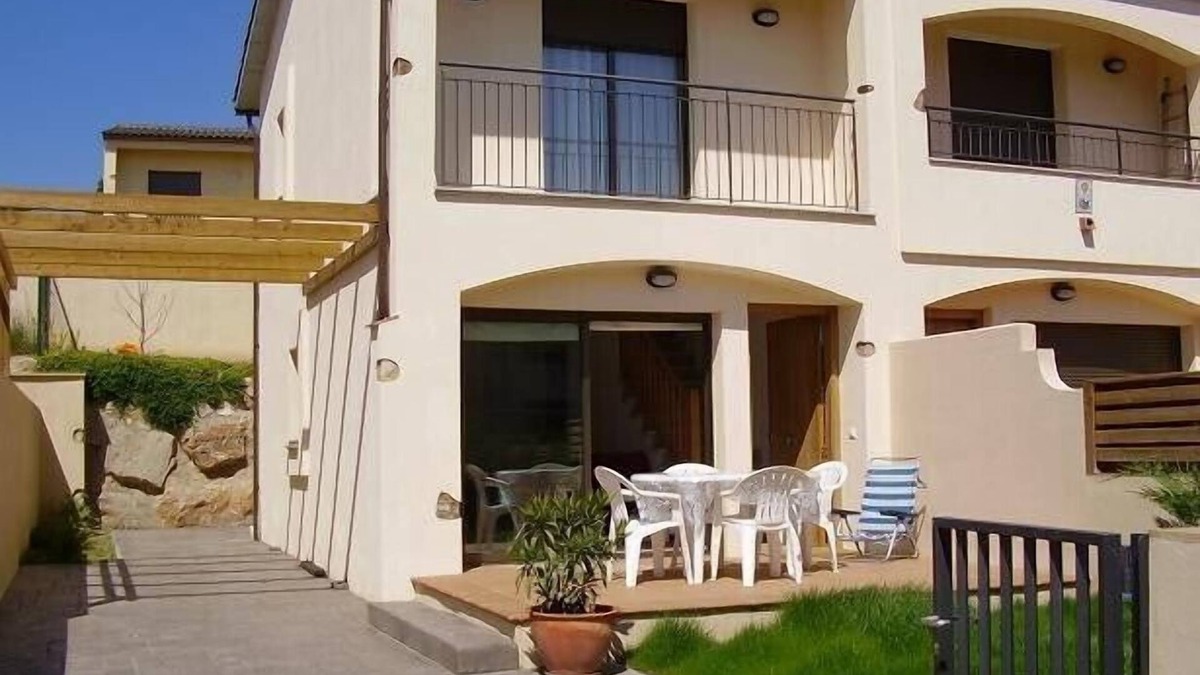 Torroella de Montgri House | Vacation home in Costa Brava: private garden, community pool.