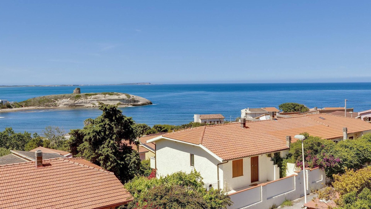 S'Archittu House | Vacation Home "Villa Mandarino" near the Beach with Sea View, Private Terrace & Shared Garden