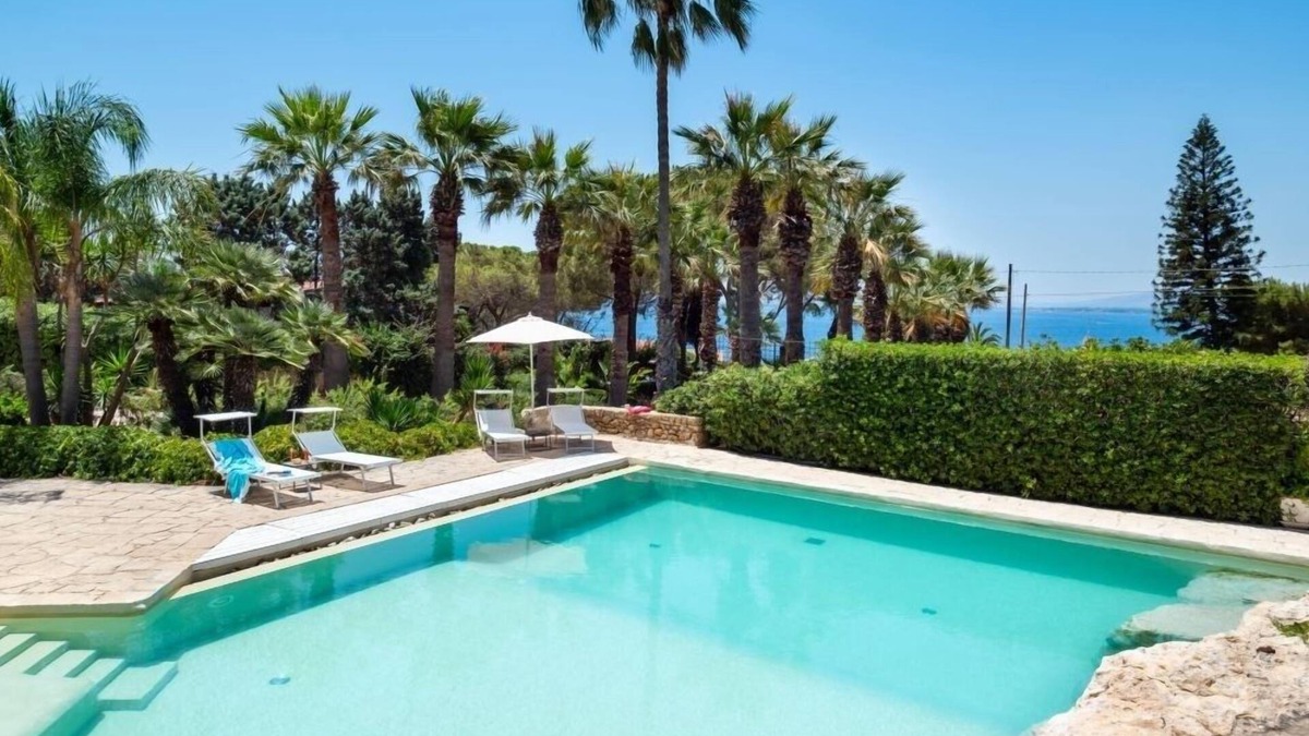 Plemmirio Villa | vacation holiday villa rental italy, sicily, sicilia, syracuse, near seaside beach, short term long term villa to rent t