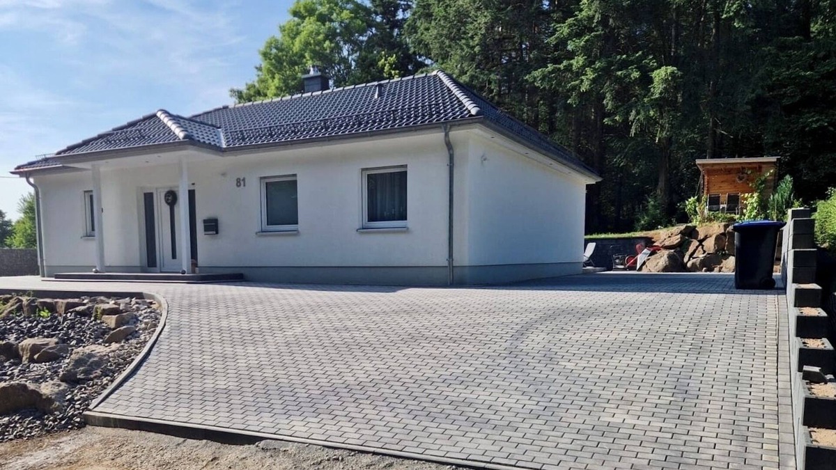 Hohenfels-Essingen House | Vacation home Waldblick in the beautiful Vulkaneifel near Gerolstein by the forest!