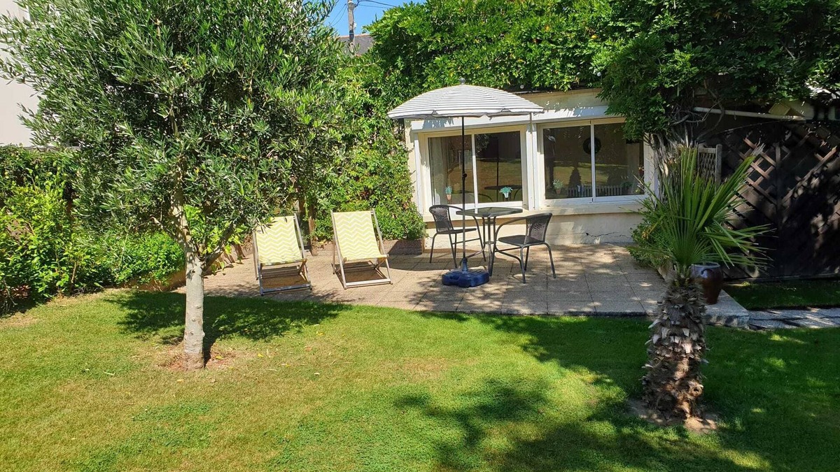 Ploufragan Apartment | Vacation home 8 km from the sea with enclosed garden, south-facing terrace, bicycle shed
