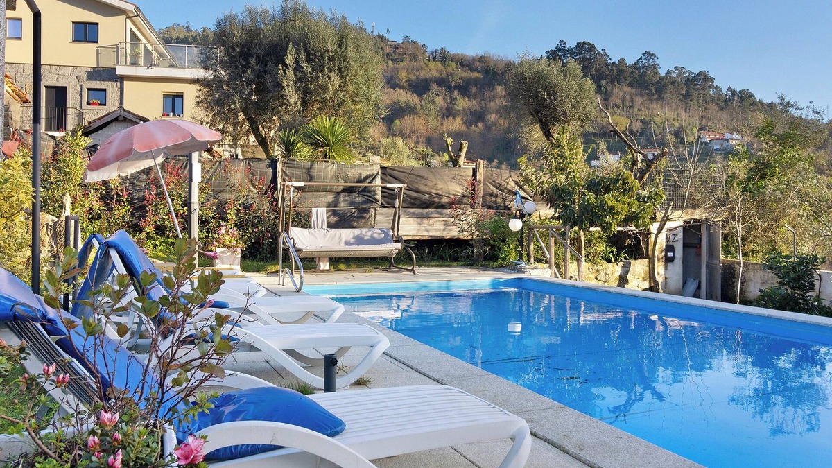 Cova House | Vacation Home "Alojamento de Crasto - Gerês" with Pool and Wi-Fi