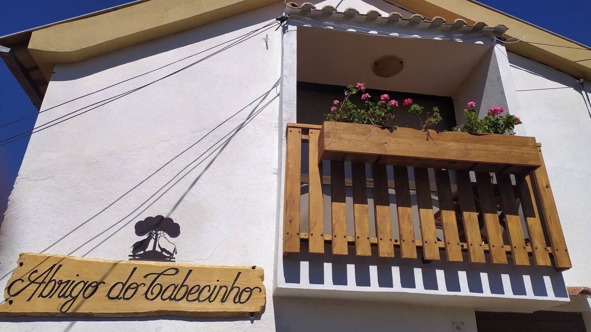 Covilha House | Vacation Home "Abrigo Do Cabecinho" with Mountain View, Balcony & Wi-Fi
