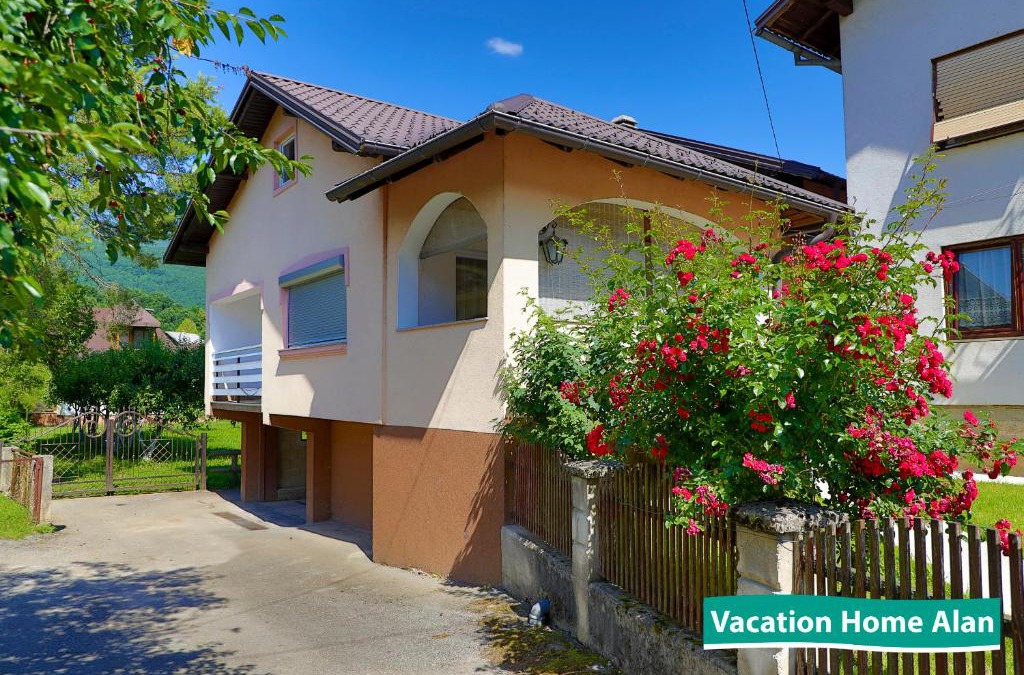 Kulen Vakuf House | Vacation home Alan