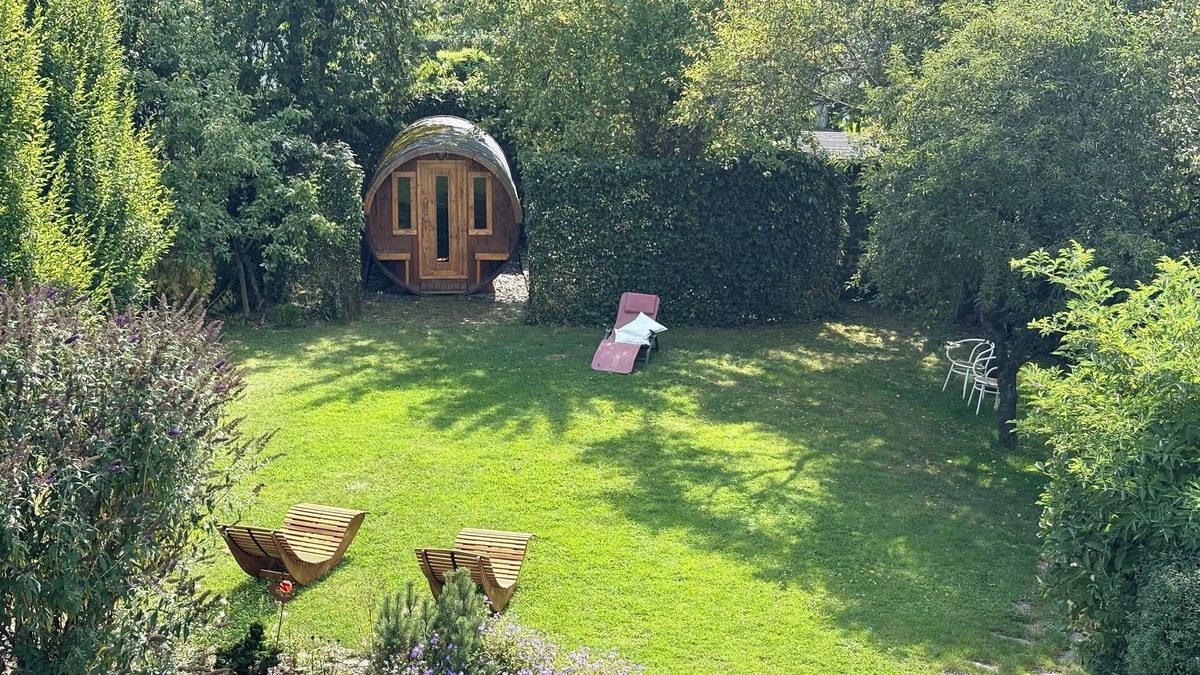 Pronsfeld Apartment | Vacation home "Alte Post" in the Eifel with private barrel sauna and relaxation room