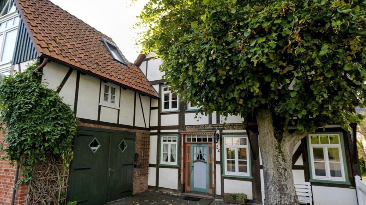 Rischenau Apartment | Vacation home Altes Wirtshaus - Stylish vacation home with original pictures