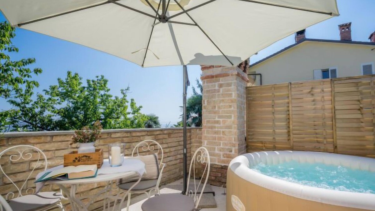 Ika House | Vacation home Aničić by Interhome
