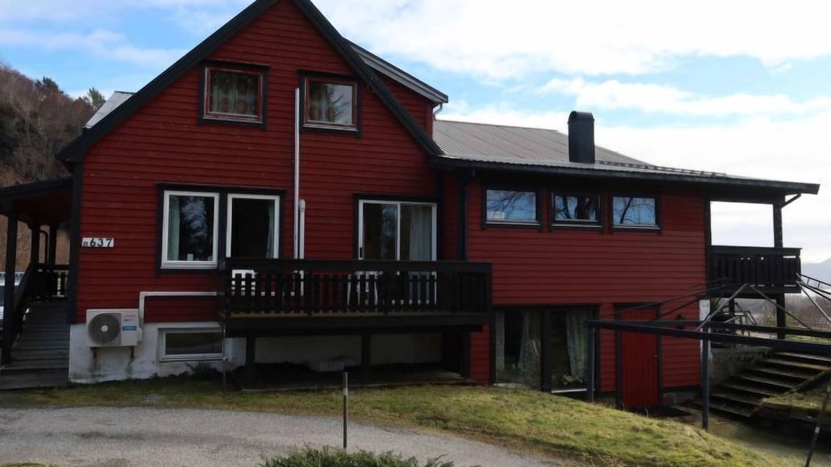 Hyllestad House | Vacation home Anneks by Interhome