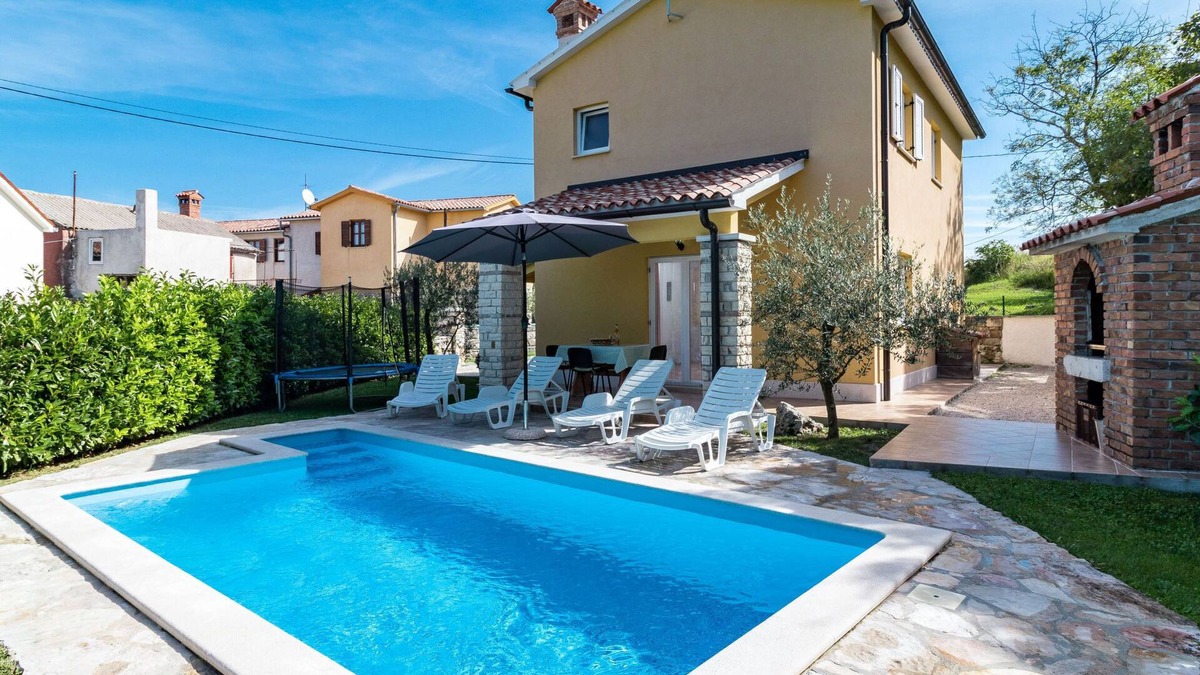 Pican House | Vacation home Antoni by Interhome