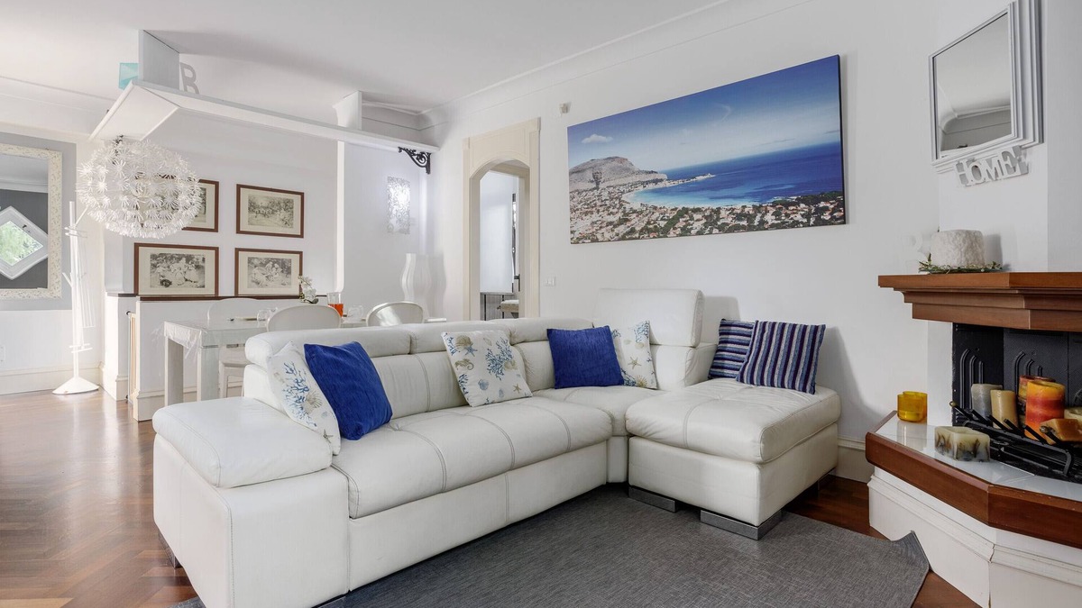 Mondello House | Vacation Home "Appartamento Villa Degli Ulivi" with Private Garden & Wi-Fi