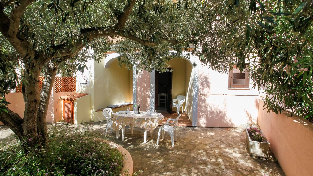 Agrustos House | Vacation Home "Appartamento Dell'Oleandro" with Garden, 2 Private Terraces & Wi-Fi