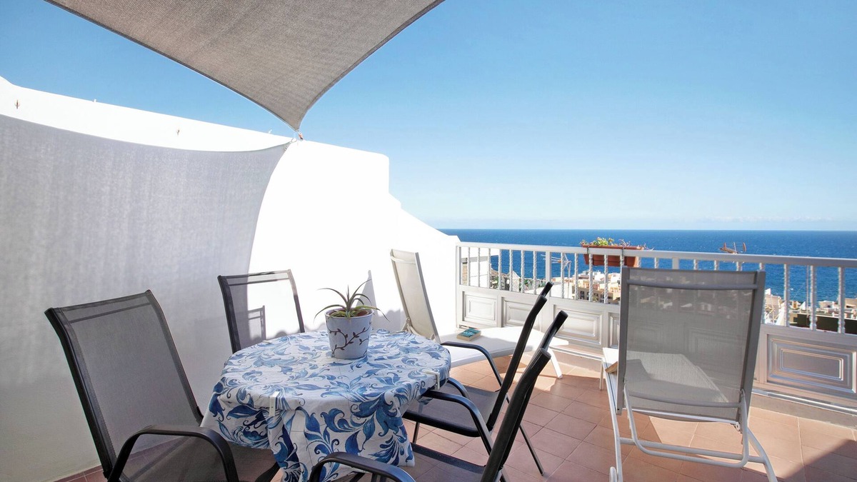 La Jaca Apartment | Vacation Home "Attico Drago" close to the Beach with Terrace & Wi-Fi