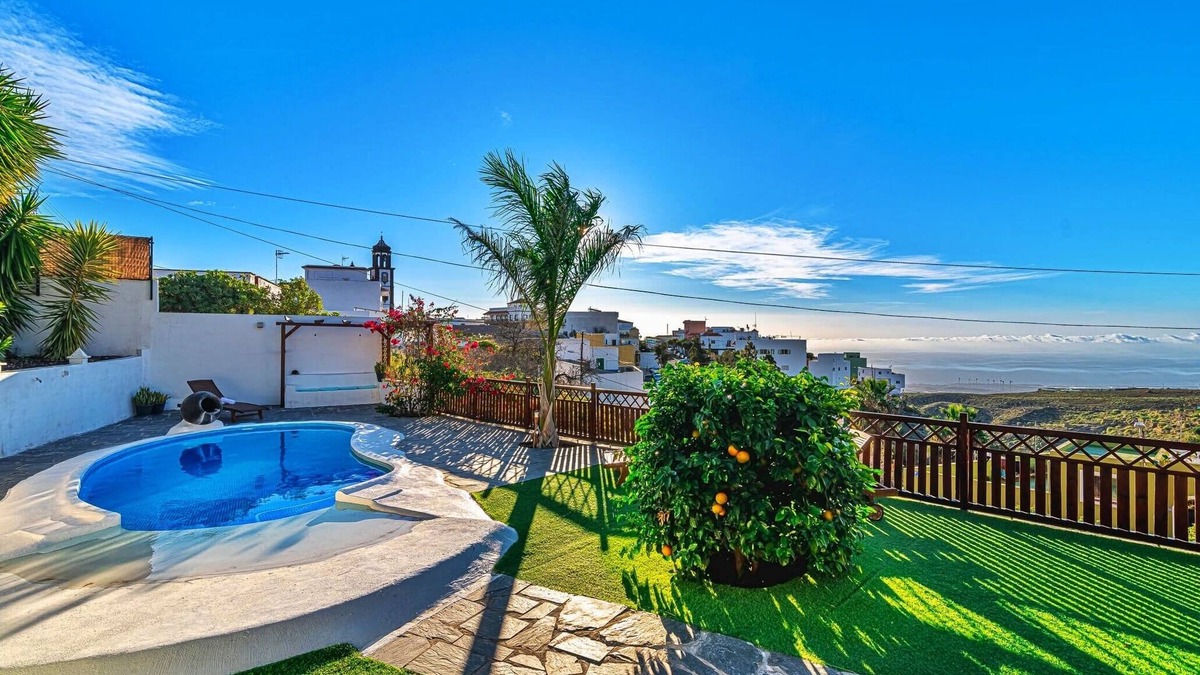 Villa de Arico House | Vacation Home "Bernarda" with Heated Pool, Sea View, Private Pool & Wi-Fi