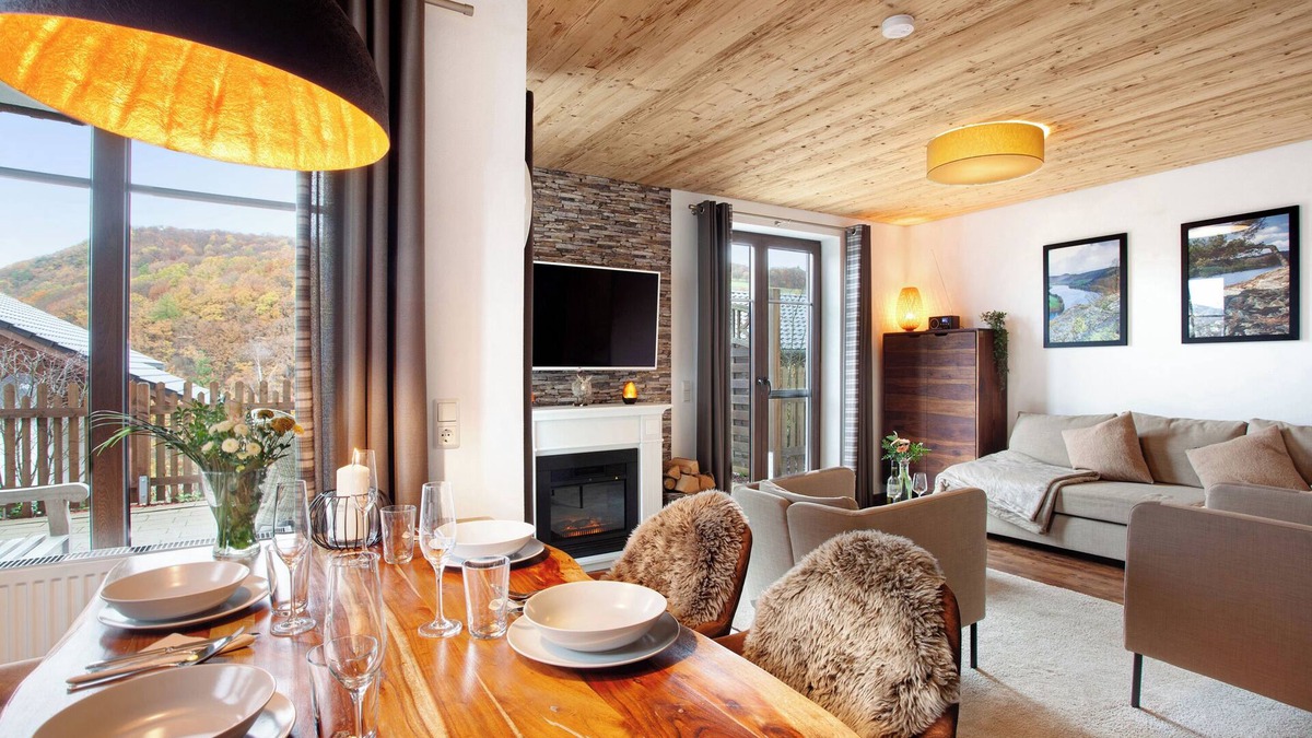Heringhausen House | Vacation Home "Bergchalet 20" with Lake View, Private Terrace & Wi-Fi