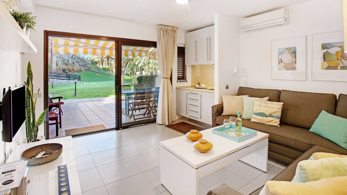Tarajalillo House | Vacation Home 'Bungalow Las Pitas' with Terrace, Shared Garden & Wi-Fi