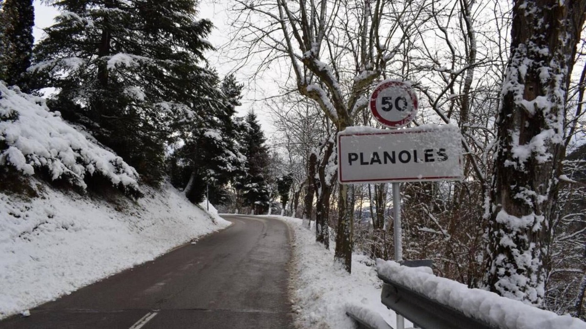 Planoles House | Vacation Home "Ca La Cati" with Mountain View, 2 Balconies & Wi-Fi