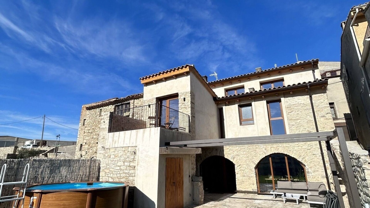 Llorac House | Vacation Home "Cal Bertran" with Private Pool, Shared Terrace & Wi-Fi