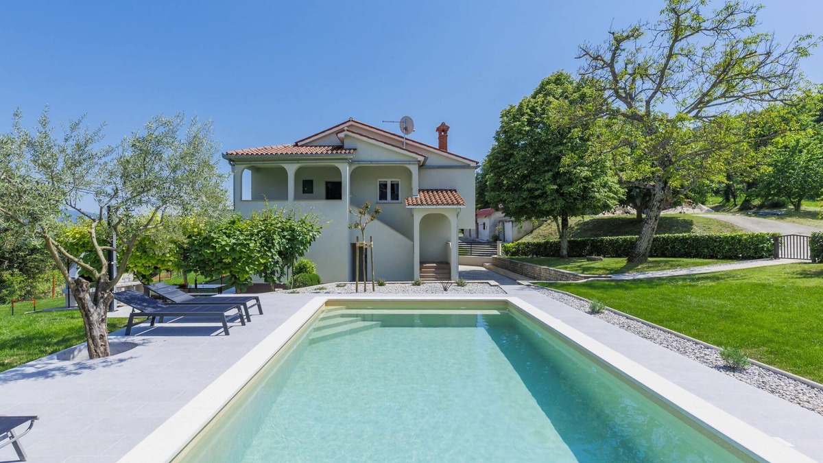 Pican House | Vacation home Carlo by Interhome