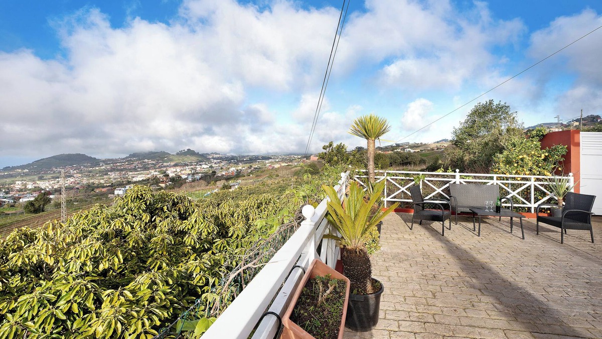 Agua-Garcia House | Vacation Home 'Casa Andrea' with Sea View, Private Terrace and Wi-Fi