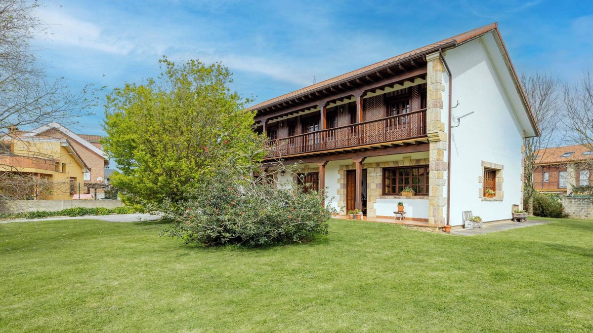 El Astillero House | Vacation Home "Casa Montañesa" with 2 Private Terraces, Balcony & Wi-Fi