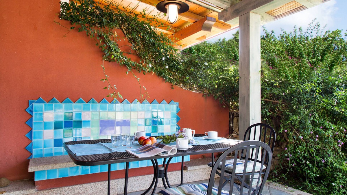 San Pantaleo House | Vacation Home "Casa magnolia San Pantaleo" with A/C, Garden & Terrace; Parking Available