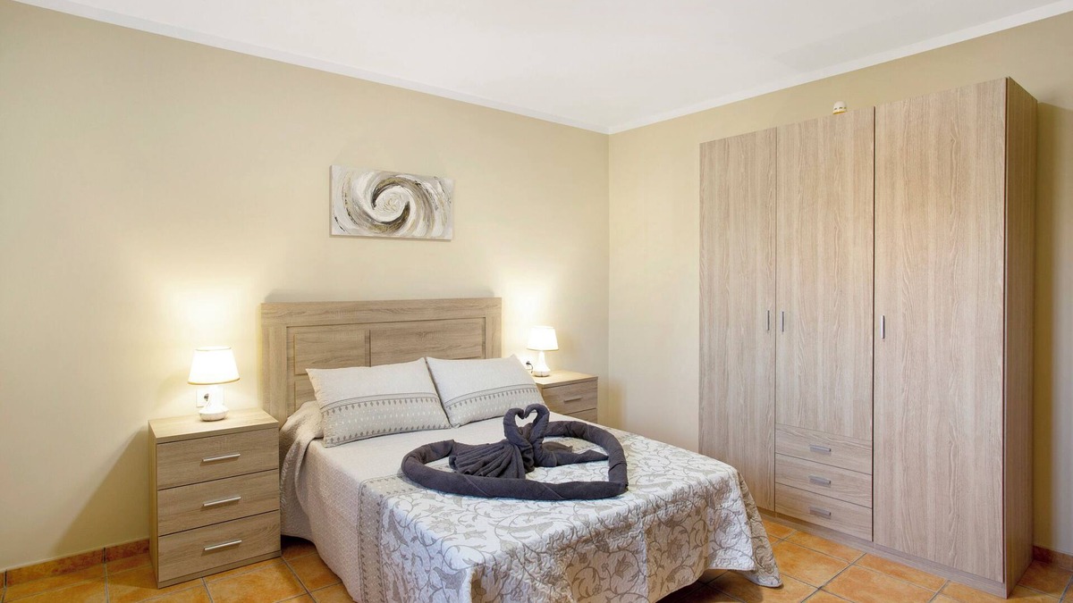 Aguimes House | Vacation Home "Casa Los Abuelos 2" with Mountain View, Private Terraces & Wi-Fi