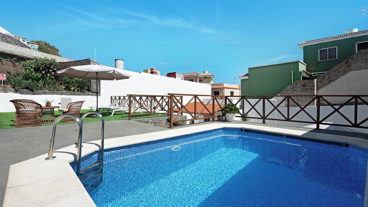 La Guancha House | Vacation Home "Casa Margarita" with Mountain View, Pool, Terrace & Wi-Fi