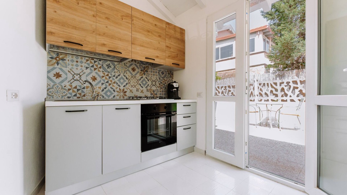 Maddalenedda House | Vacation Home "Casa Sara" near Beach with Private Garden & Wi-Fi