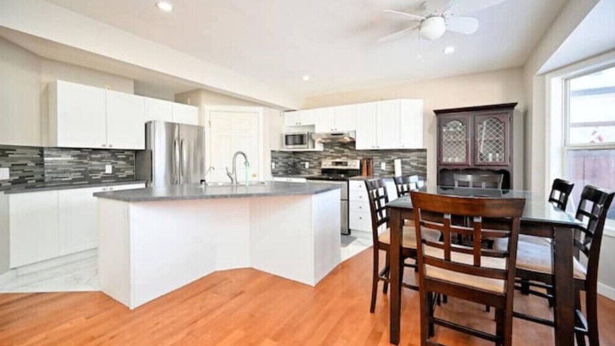 Southwest Calgary House | Vacation Home Close To Spruce Meadows