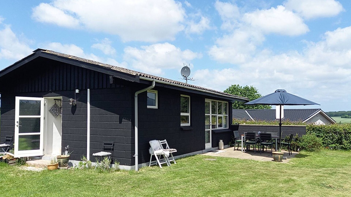 Broager House | Vacation home close to the beach with oven and WLAN just over the border