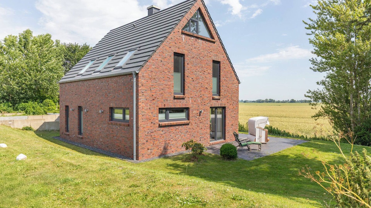 Nordstrand House | Vacation home "Deichhaus Lotte" on Nordstrand for up to 6 people