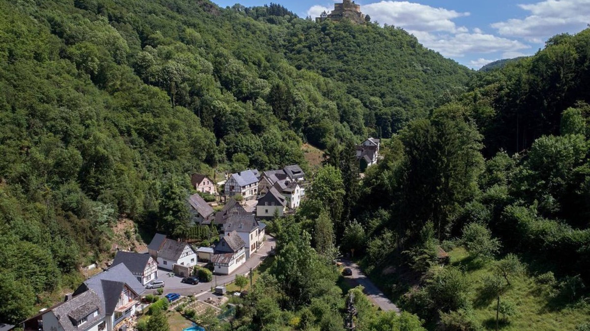 Brodenbach House | Vacation home Ehrbachklamm - Holiday home with terrace