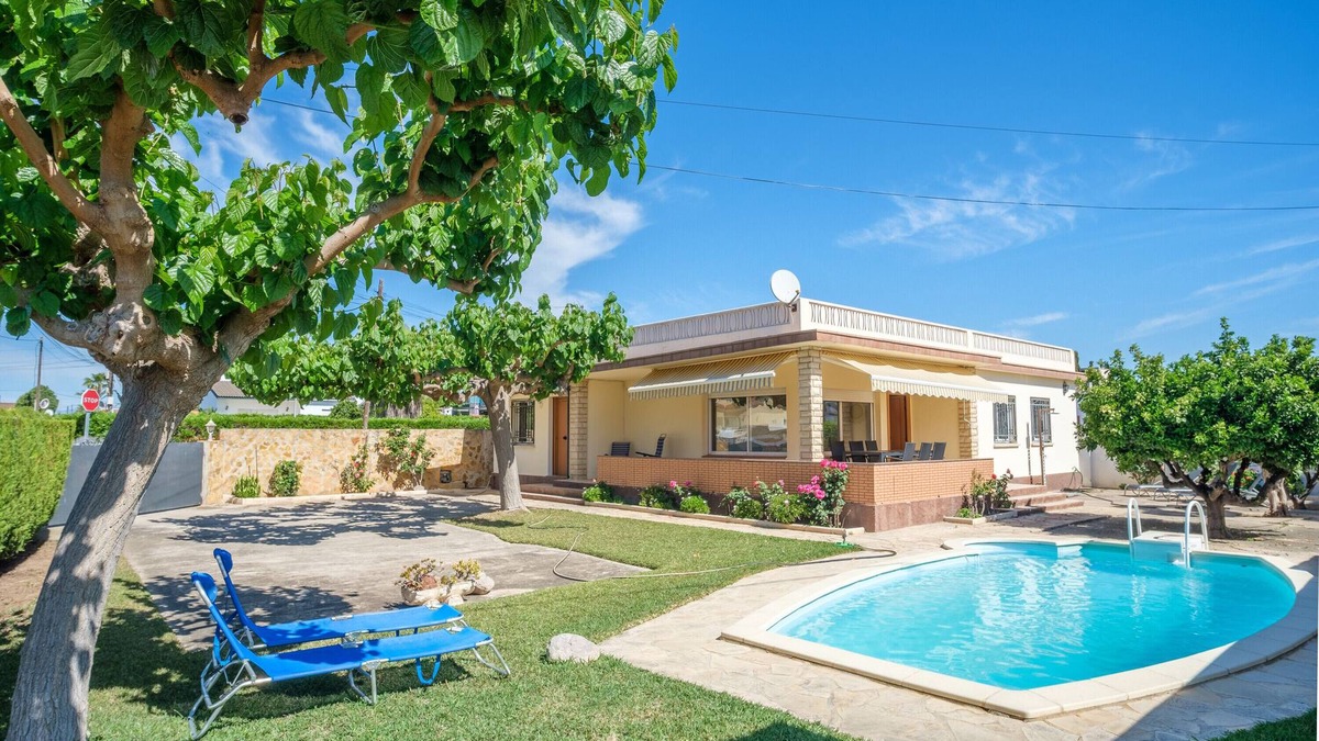Vinaros Villa | Vacation Home "El Refugi" with Private Pool, Terrace & Wi-Fi