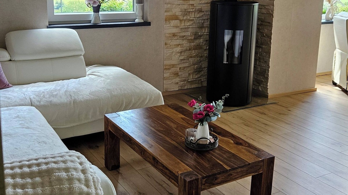 Bodenwerder House | Vacation home Elfenhain: Fantastic view of the Weser & modern furnishings.