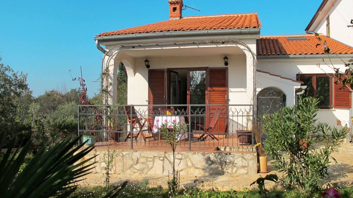 Peroj House | Vacation home Ema by Interhome