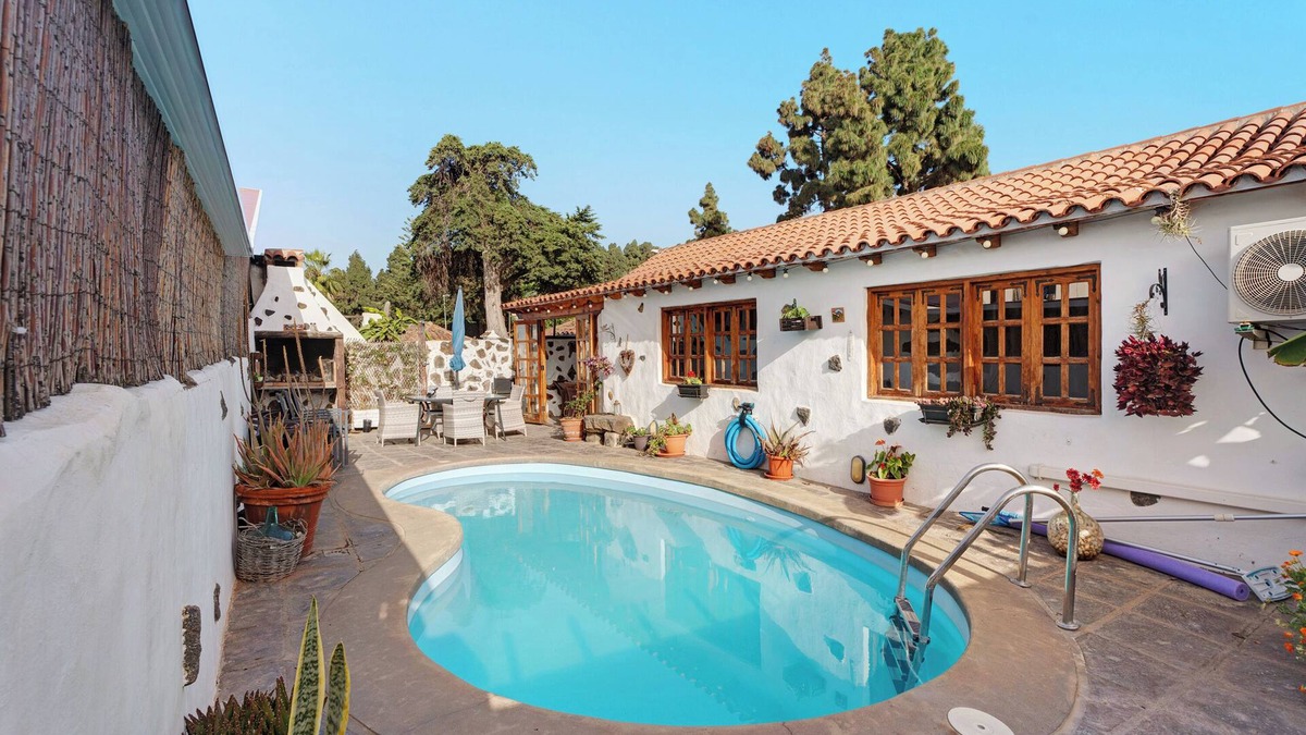 Cueva del Viento House | Vacation Home 'El Lagar' with Mountain View, Wi-Fi and Air Conditioning