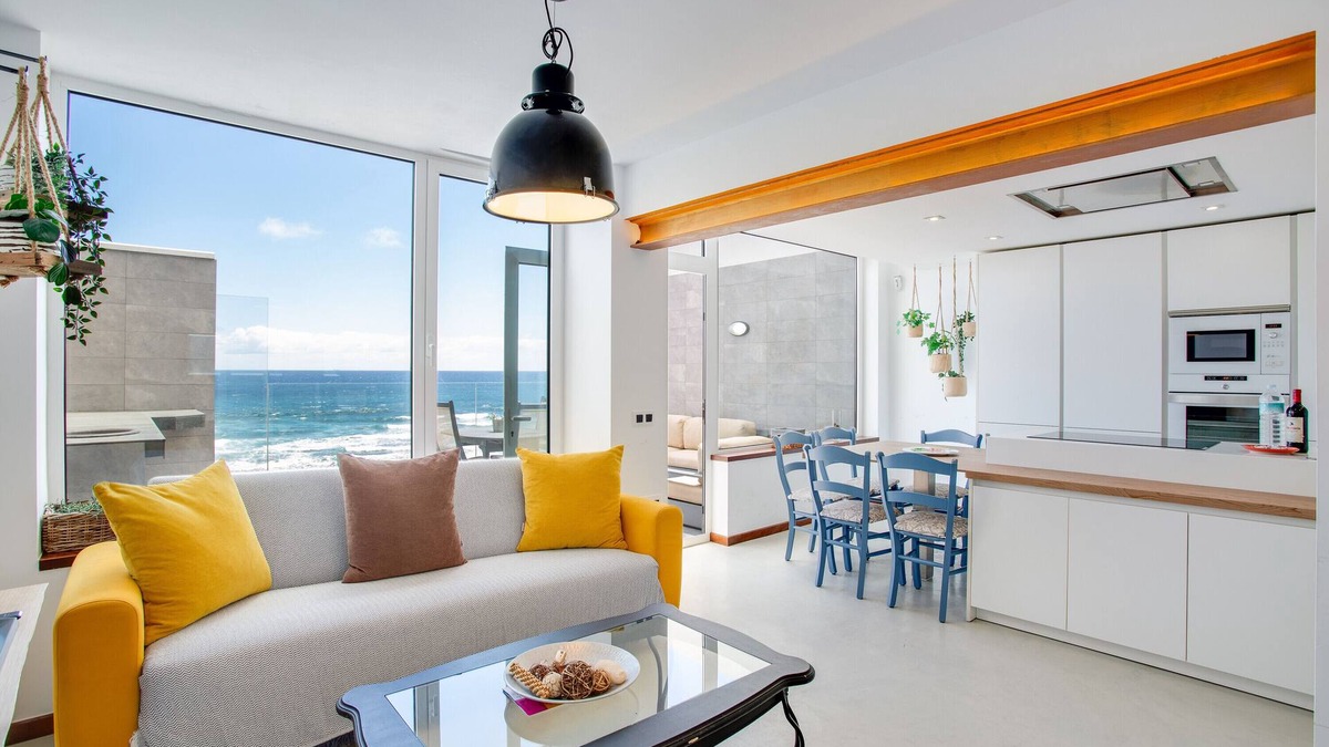 Telde House | Vacation Home 'Casa Surf Playa Del Hombre' with Sea View, Private Terrace and Wi-Fi