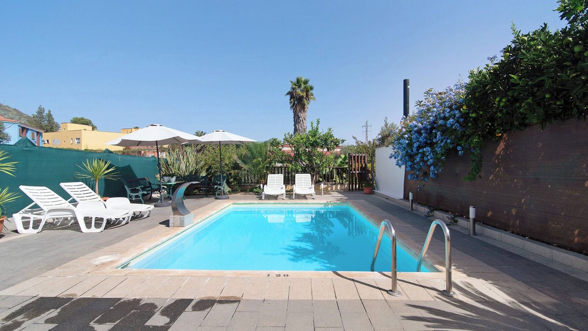 La Solana House | Vacation Home "El Llanete" with Mountain View, Shared Pool & Wi-Fi