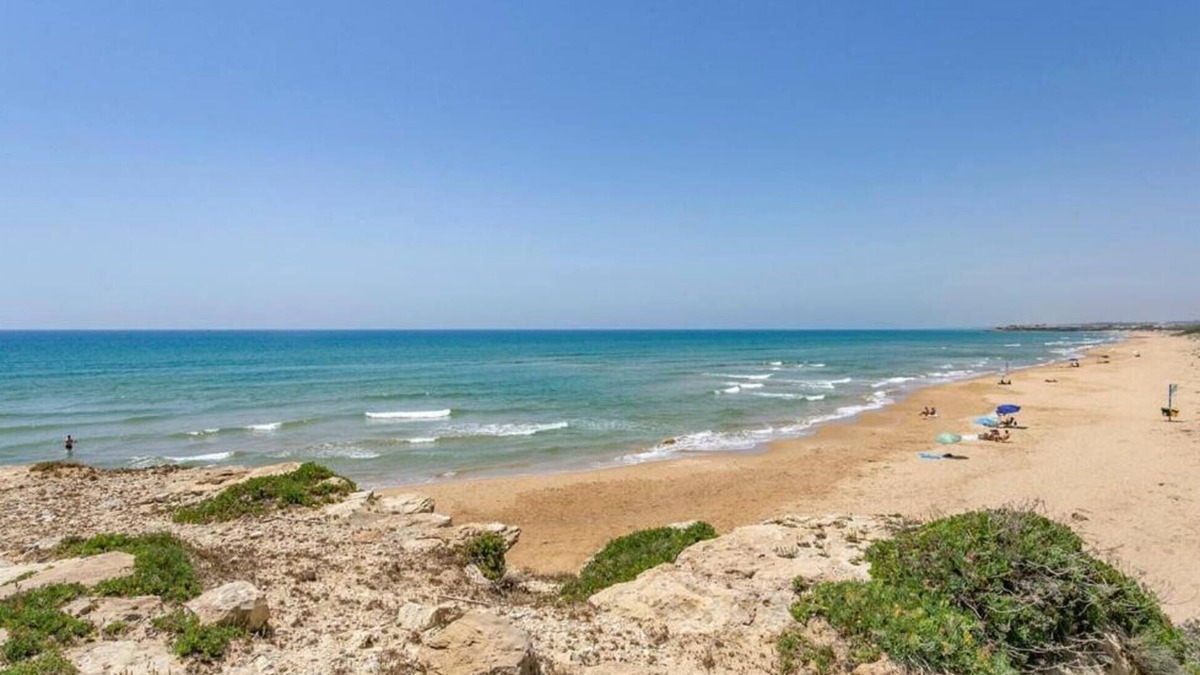 Punta Braccetto House | Vacation Home "Falcon House Punta Braccetto" with Sea View, Private Terrace & Wi-Fi
