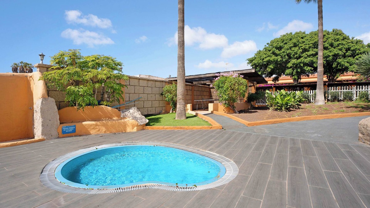 Las Galletas Apartment | Vacation Home "Finca La Bonita G2" with Shared Pool & Wi-Fi