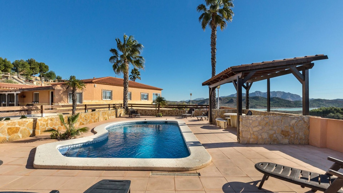 El Esparragal House | Vacation Home "Finca Malamadre" with Mountain View, Private Pool & Wi-Fi