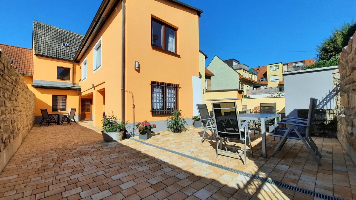 Hettstedt House | Vacation home for 12 people in the heart of Hettstedt for rent!