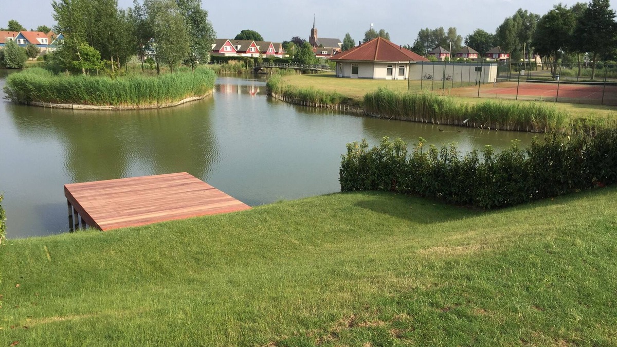 Hoofdplaat House | Vacation home for 2-4-6 people by pond/lake and next to the sea in Zeeland.