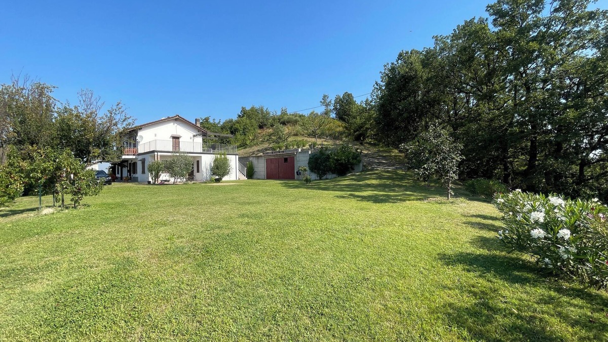 Roddino House | Vacation home for 2 to 8 people with lots of space in a top location in the Langhe