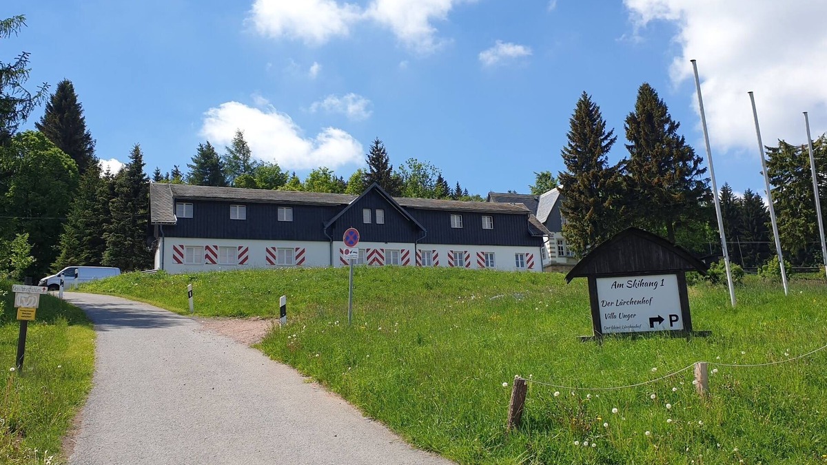 Altenberg House | Vacation home for 20 people, fireplace, sauna, 10 rooms, 10 bathrooms, very large, distant view