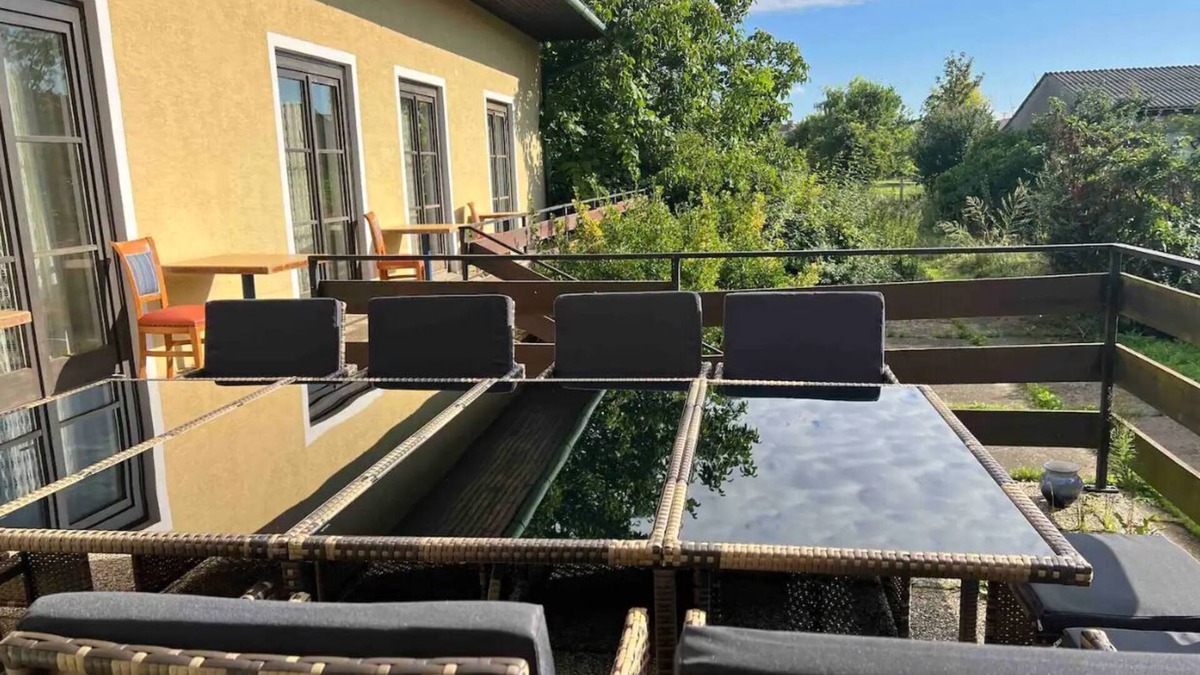 Gols Villa | Vacation home for 22 people on Lake Neusiedl - free W-LAN, barbecue, garden