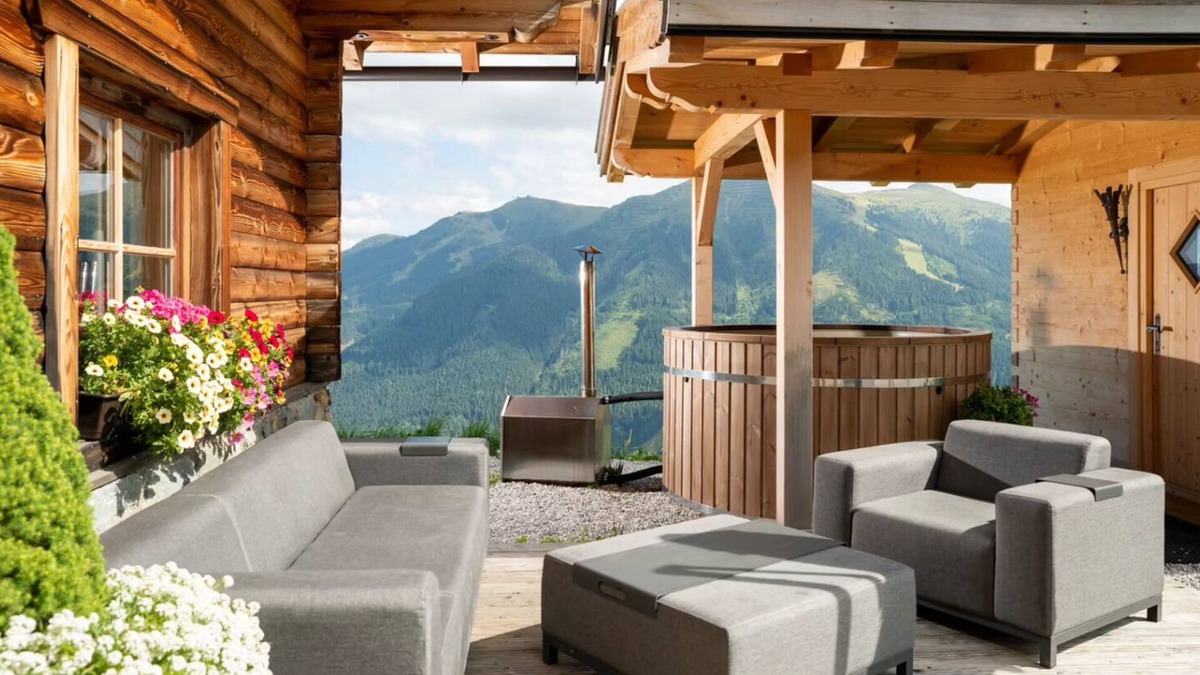 Saalbach-Hinterglemm House | Vacation home for 8 guests with 100m² in Hinterglemm (270560)
