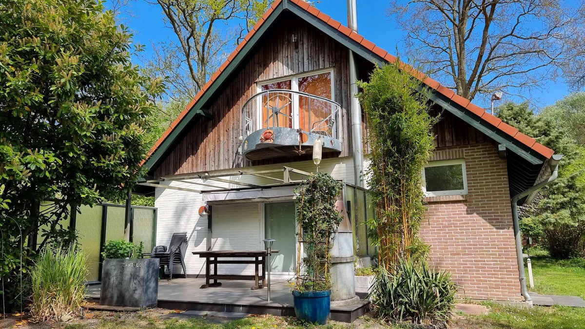Breezand House | Vacation home for 6 people where your dog is allowed in Vrouwenpolder