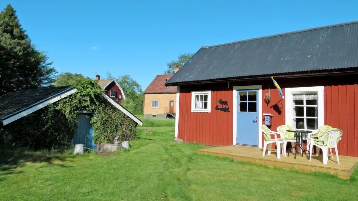 Tidaholm House | Vacation home Fröjered Gårdshuset (VGT107) in Tidaholm - 4 persons, 1 bedrooms